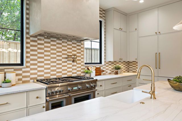2705 Warren ST, Austin, TX 78703