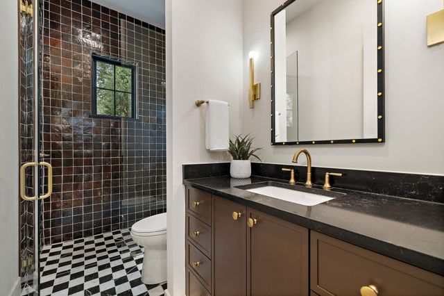 2705 Warren ST, Austin, TX 78703