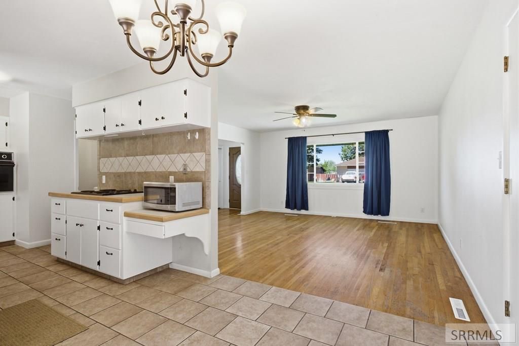Image 4 of property listing at 409 Quigg Avenue, Shelley, ID 83274