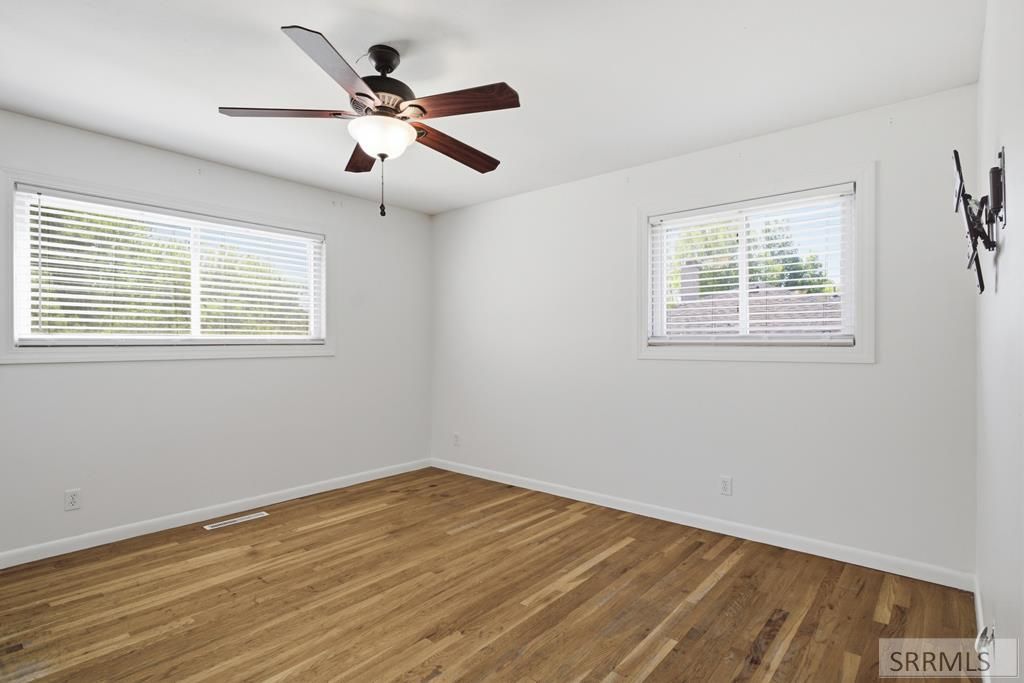 Image 6 of property listing at 409 Quigg Avenue, Shelley, ID 83274
