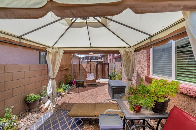 10468 S Cutting Horse Drive, Vail, AZ 85641