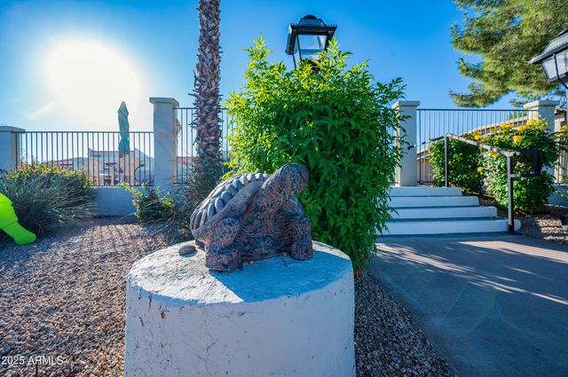 3072 E CANNON Drive, Phoenix, AZ 85028