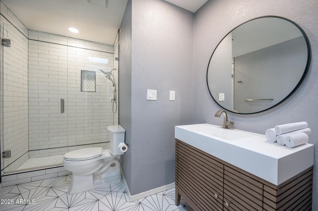 3072 E CANNON Drive, Phoenix, AZ 85028