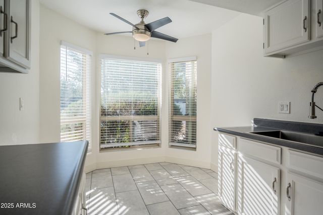 3072 E CANNON Drive, Phoenix, AZ 85028