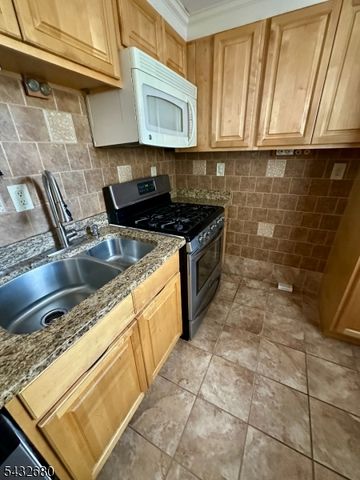 11 Demarest Pl, Piscataway Twp., NJ 08854