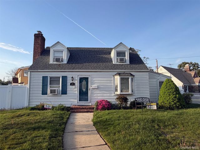 281 Anchor Way, Uniondale, NY 11553