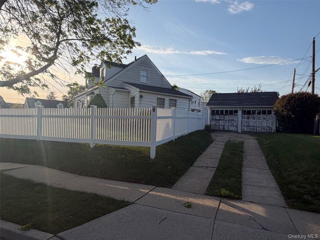 281 Anchor Way, Uniondale, NY 11553