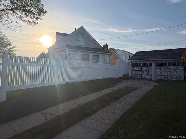 281 Anchor Way, Uniondale, NY 11553