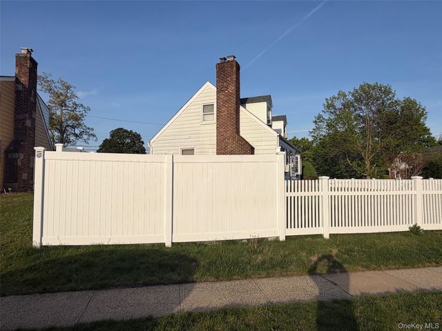 281 Anchor Way, Uniondale, NY 11553