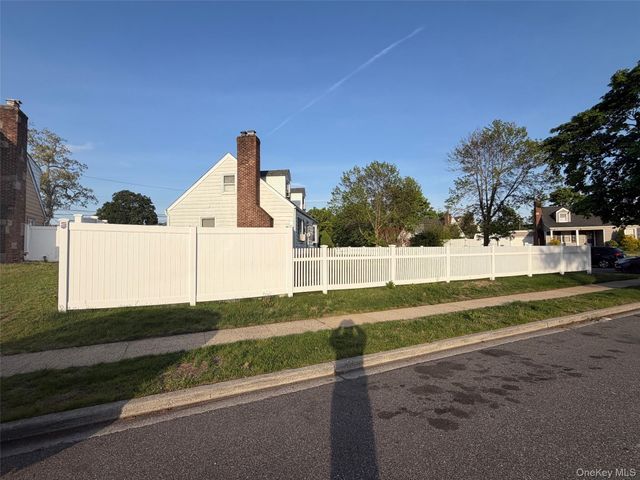 281 Anchor Way, Uniondale, NY 11553