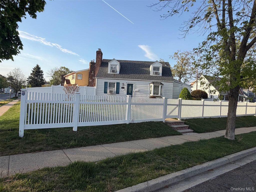 281 Anchor Way, Uniondale, NY 11553