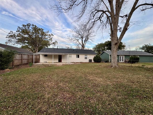 10810 Eddyrock Street, Houston, TX 77089