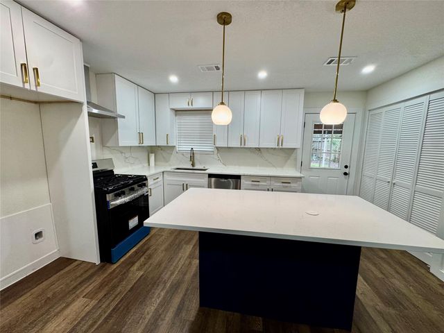 10810 Eddyrock Street, Houston, TX 77089