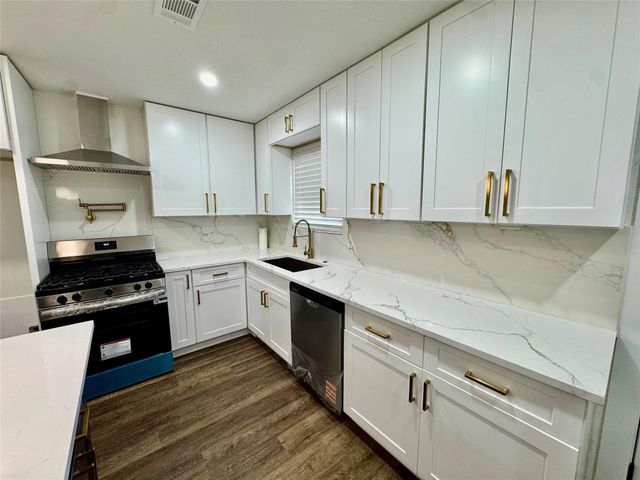 10810 Eddyrock Street, Houston, TX 77089