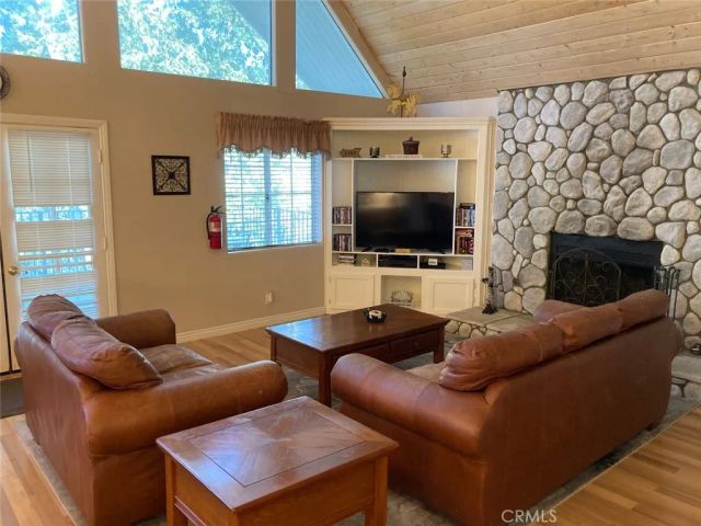 1050 Carousel, Lake Arrowhead, CA 92352