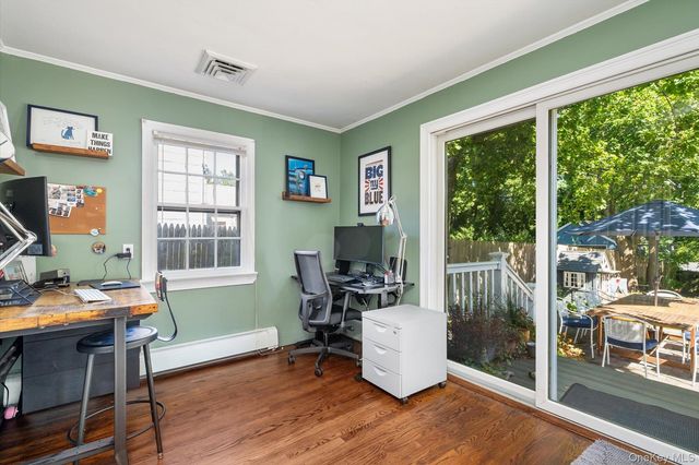 22 Crestfield Place, Northport, NY 11768