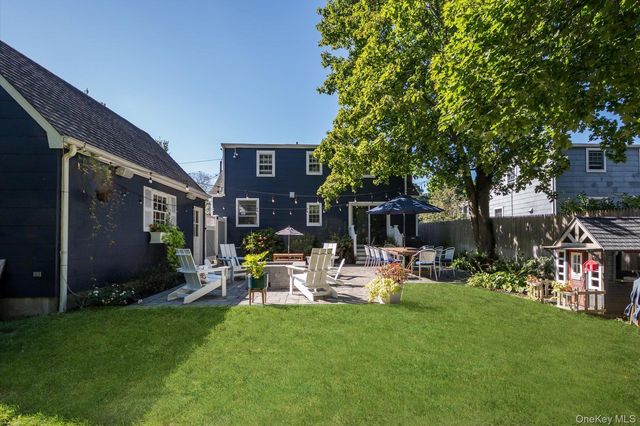 22 Crestfield Place, Northport, NY 11768