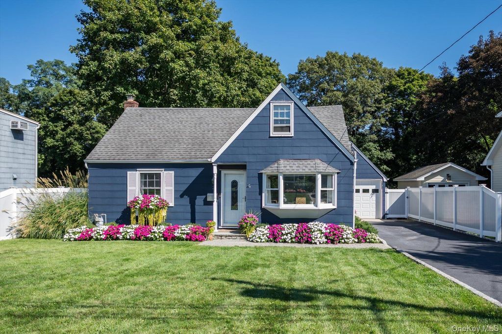 22 Crestfield Place, Northport, NY 11768 — exterior