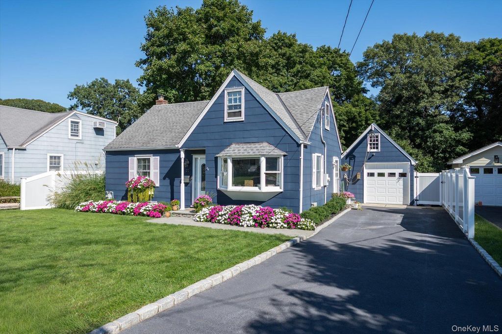 22 Crestfield Place, Northport, NY 11768 — photo 2