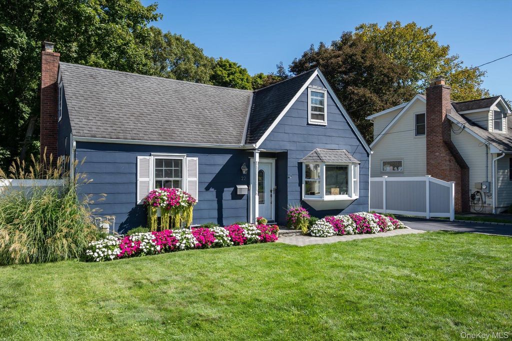 22 Crestfield Place, Northport, NY 11768 — photo 3