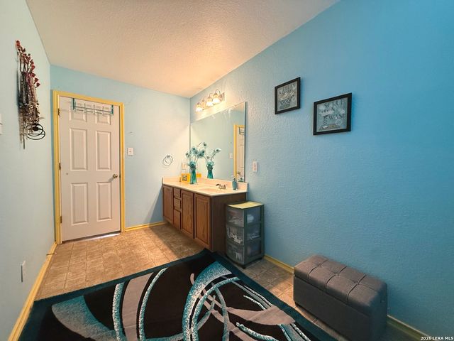 1235 Autumn Moon, San Antonio, TX 78245