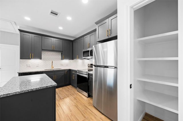 11555 Persimmon Street, Willis, TX 77318