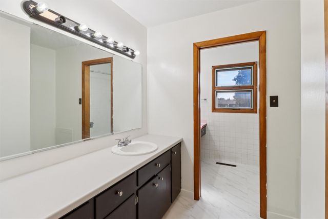 1004 E 14th Street S, Newton, IA 50208