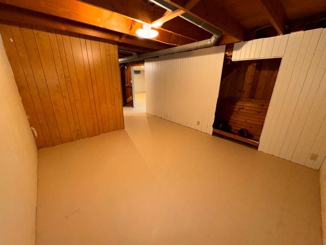 1004 E 14th Street S, Newton, IA 50208