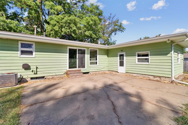 1004 E 14th Street S, Newton, IA 50208