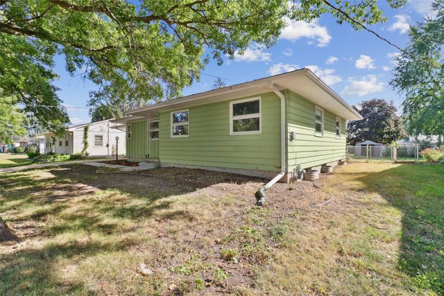 1004 E 14th Street S, Newton, IA 50208