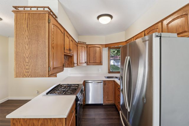 1004 E 14th Street S, Newton, IA 50208