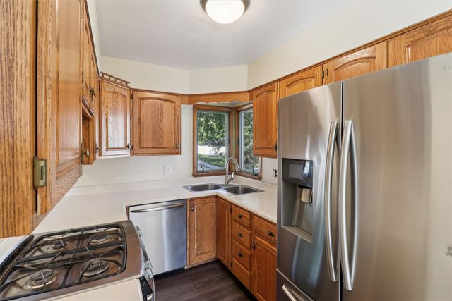 1004 E 14th Street S, Newton, IA 50208