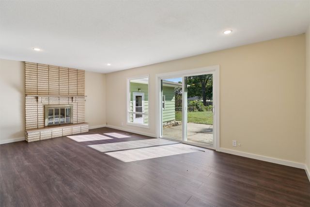 1004 E 14th Street S, Newton, IA 50208