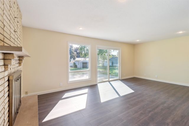 1004 E 14th Street S, Newton, IA 50208