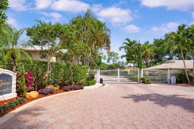 126 Laurel Road, Hollywood, FL 33021