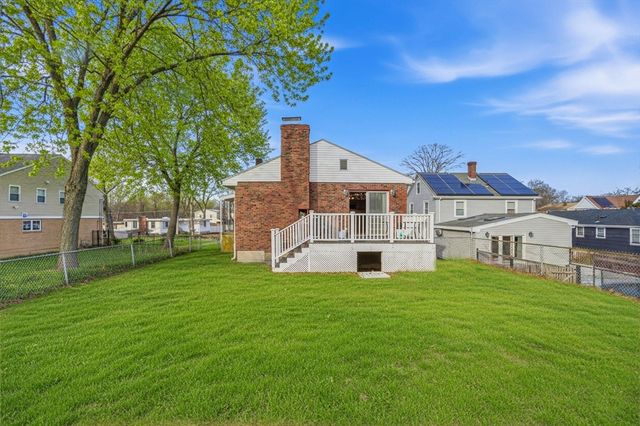 7 Carol St, Stoneham, MA 02180