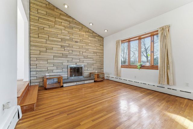 7 Carol St, Stoneham, MA 02180