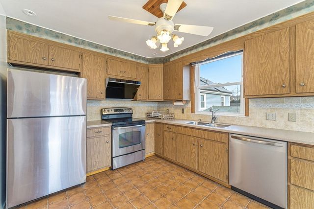 7 Carol St, Stoneham, MA 02180