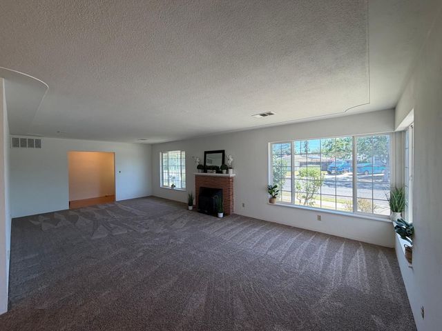 2275 5th St, Atwater, CA 95301