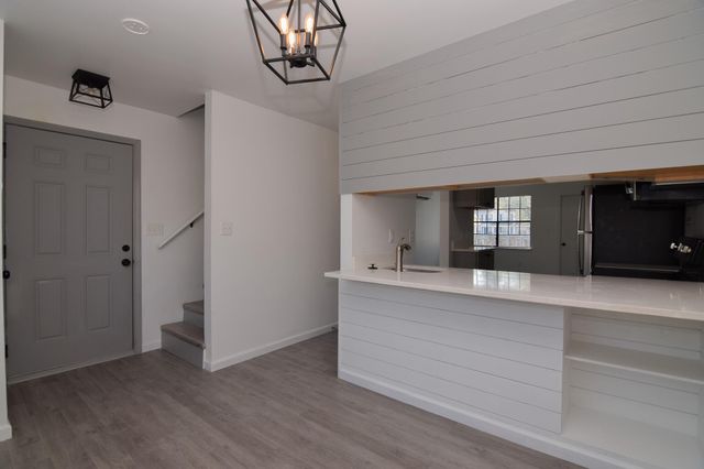 7721 Oldridge Road A, North Charleston, SC 29418