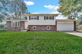 1525 W 74th Place, Merrillville, IN 46410