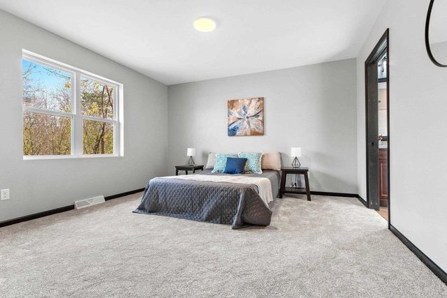 1920 SOUTHLAND LANE, New London, WI 54961