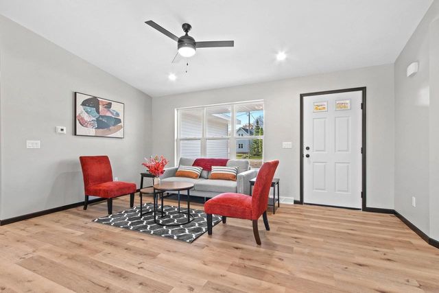 1920 SOUTHLAND LANE, New London, WI 54961