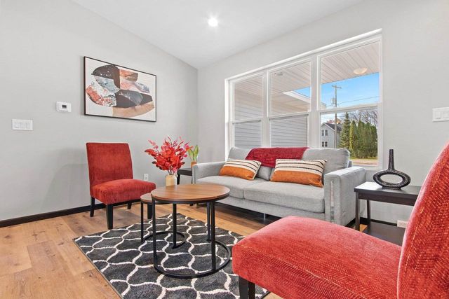 1920 SOUTHLAND LANE, New London, WI 54961