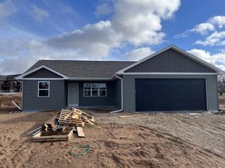 1920 SOUTHLAND LANE, New London, WI 54961