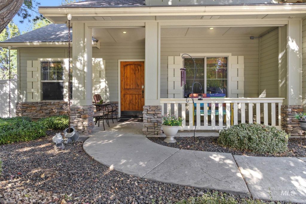 2950 E Lucca Dr, Meridian, ID 83642 photo 2