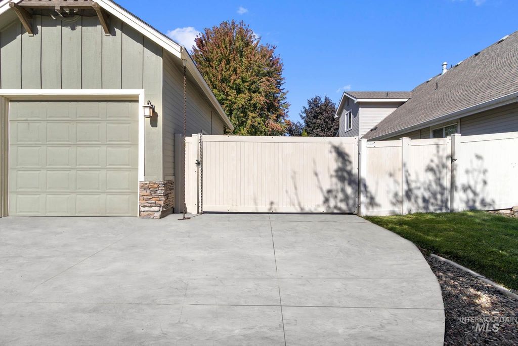 2950 E Lucca Dr, Meridian, ID 83642 photo 3
