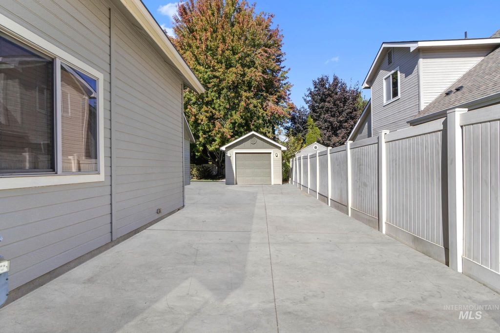 2950 E Lucca Dr, Meridian, ID 83642 photo 4