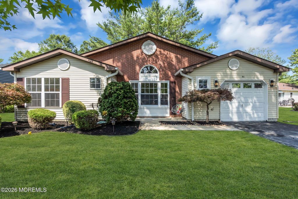 51 Linton Close, Freehold, NJ 07728