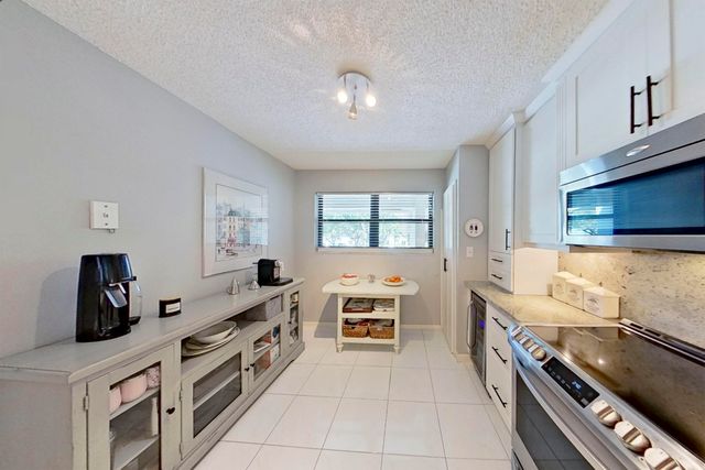 12871 Briarlake Drive 204, Palm Beach Gardens, FL 33418